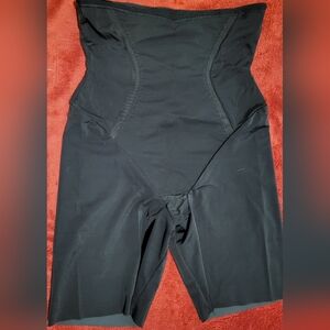 Maidenform Without tags Black body Shaper Size Medium